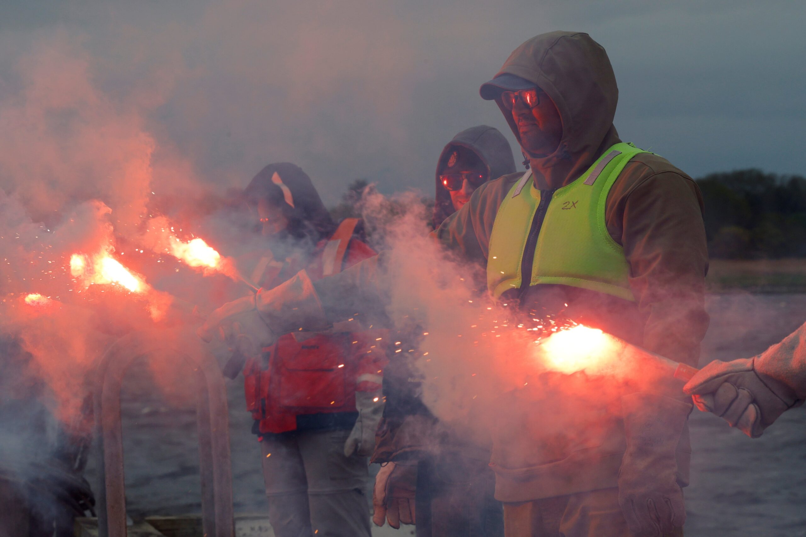 Trump taglia i fondi alla sicurezza sul lavoro: così mette a rischio la vita di pescatori, agricoltori e boscaioli
