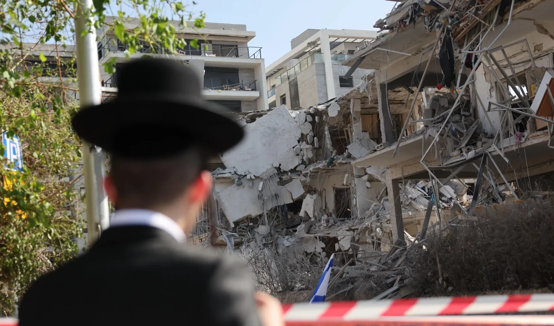 Israele e Iran altra notte di attacchi incrociati: almeno 10 morti e 200 feriti in Israele, decine di vittime in Iran Israele e Iran altra notte di attacchi incrociati: almeno 10 morti e 200 feriti in Israele, decine di vittime in Iran