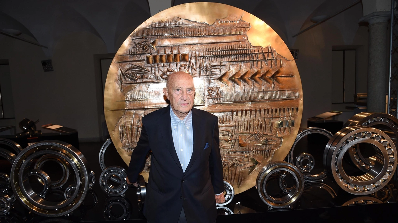 Muore Arnaldo Pomodoro, lo scultore delle "Sfere"