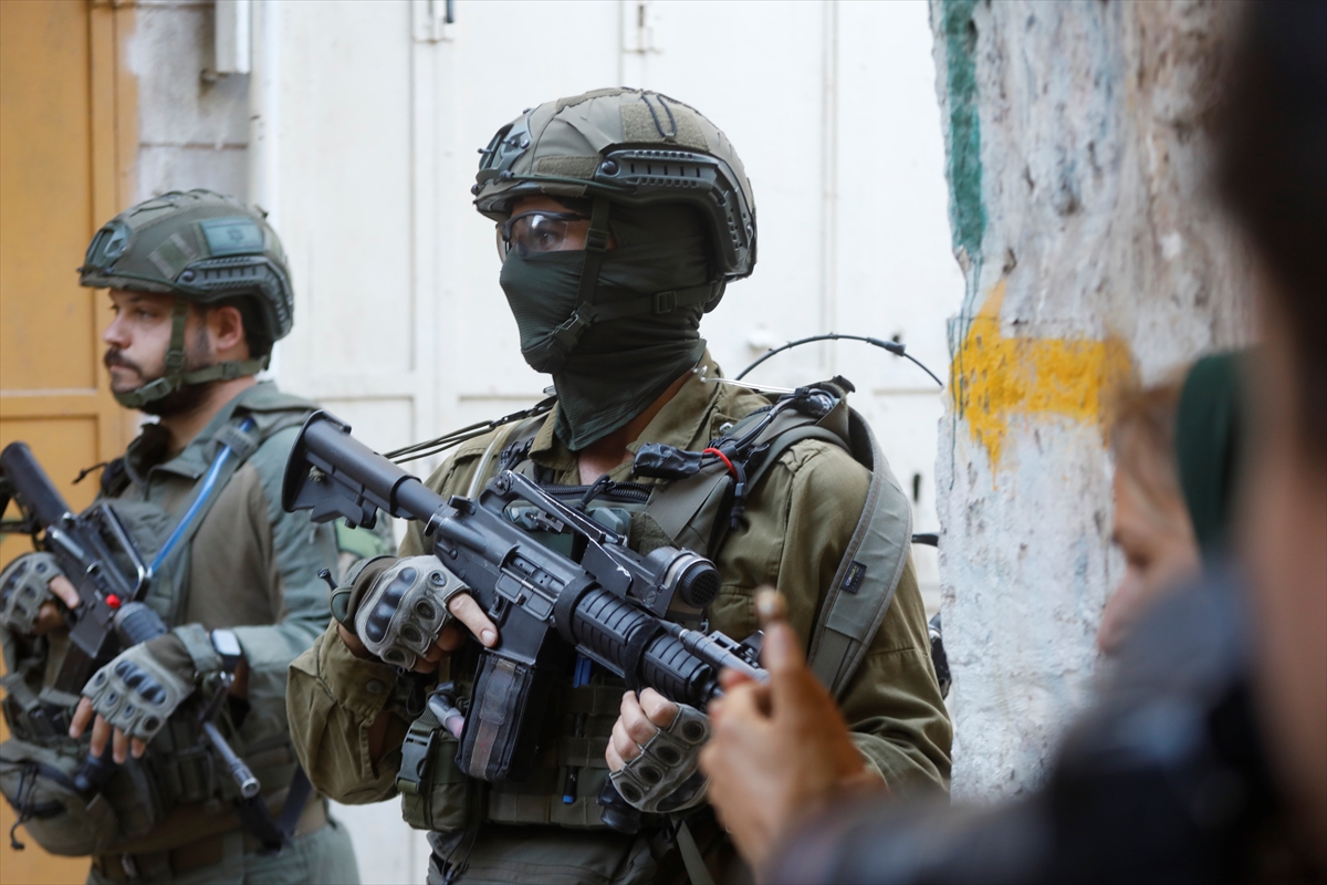 Cisgiordania: le forze israeliane hanno fatto irruzione nelle città di Tubas e Nablus