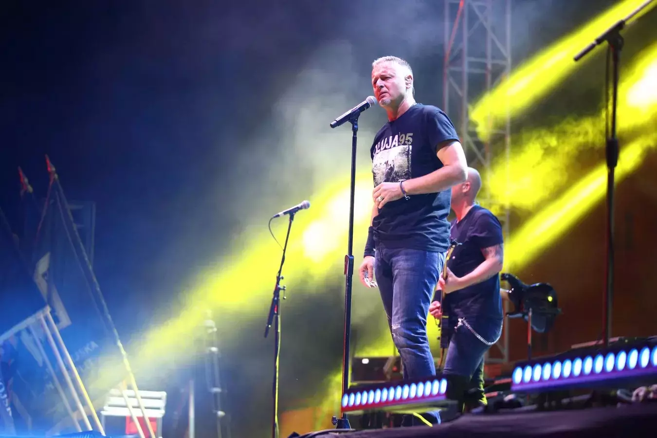 Zagabria, mezzo milione dal cantante di estrema destra Marko Perković: allarme per i simboli filo-nazisti