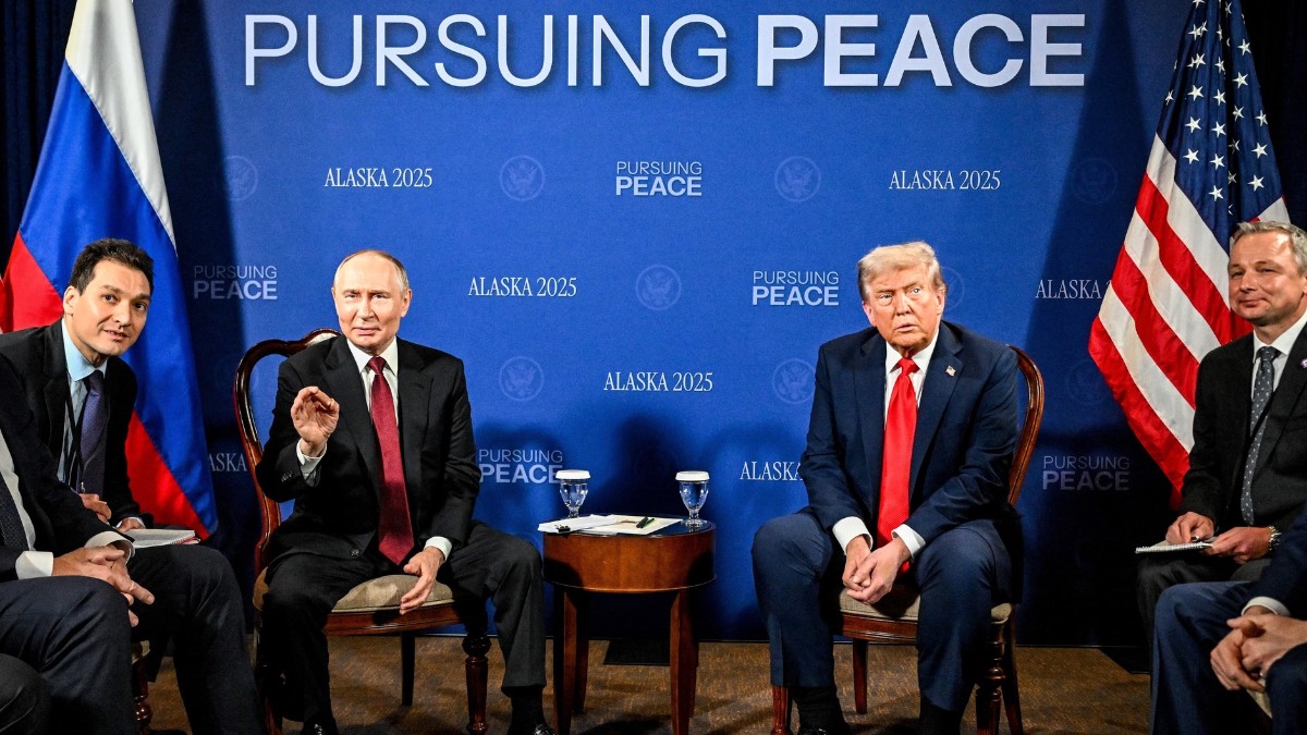 Polonia: Trump minaccia mezzo mondo anche per cose stupide ma di fronte a Putin è sempre un agnellino