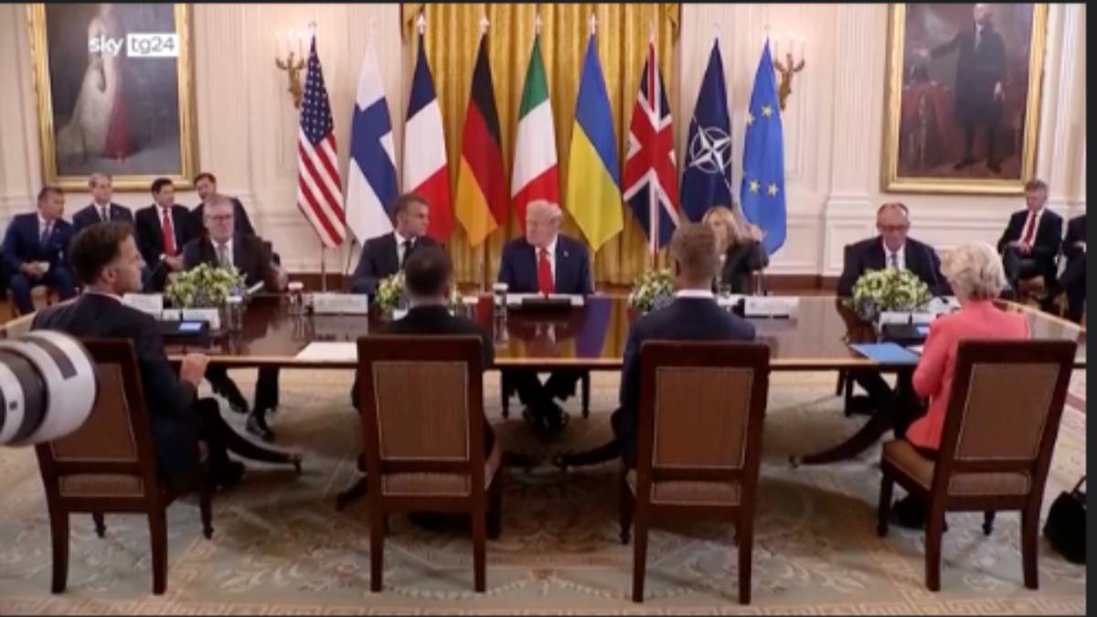 L’Anteprima del Vertice come uno show mentre la guerra continua