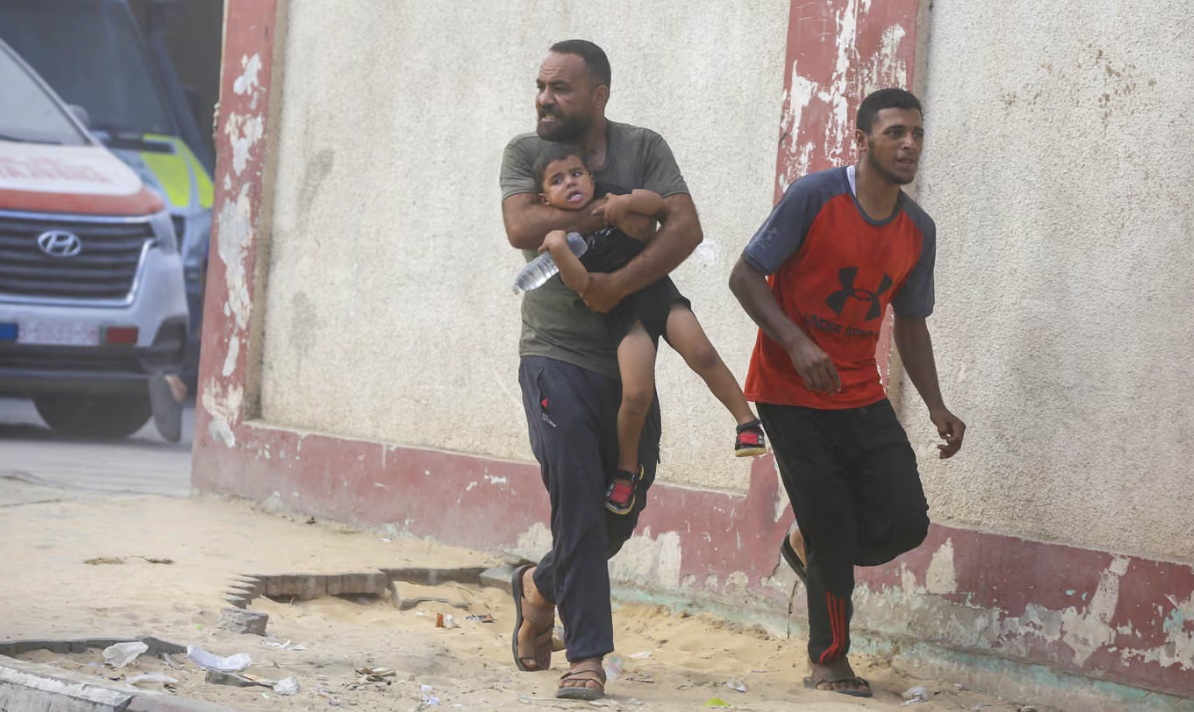 Gaza, 7 civili uccisi oltre la linea della tregua: droni israeliani inseguono e colpiscono