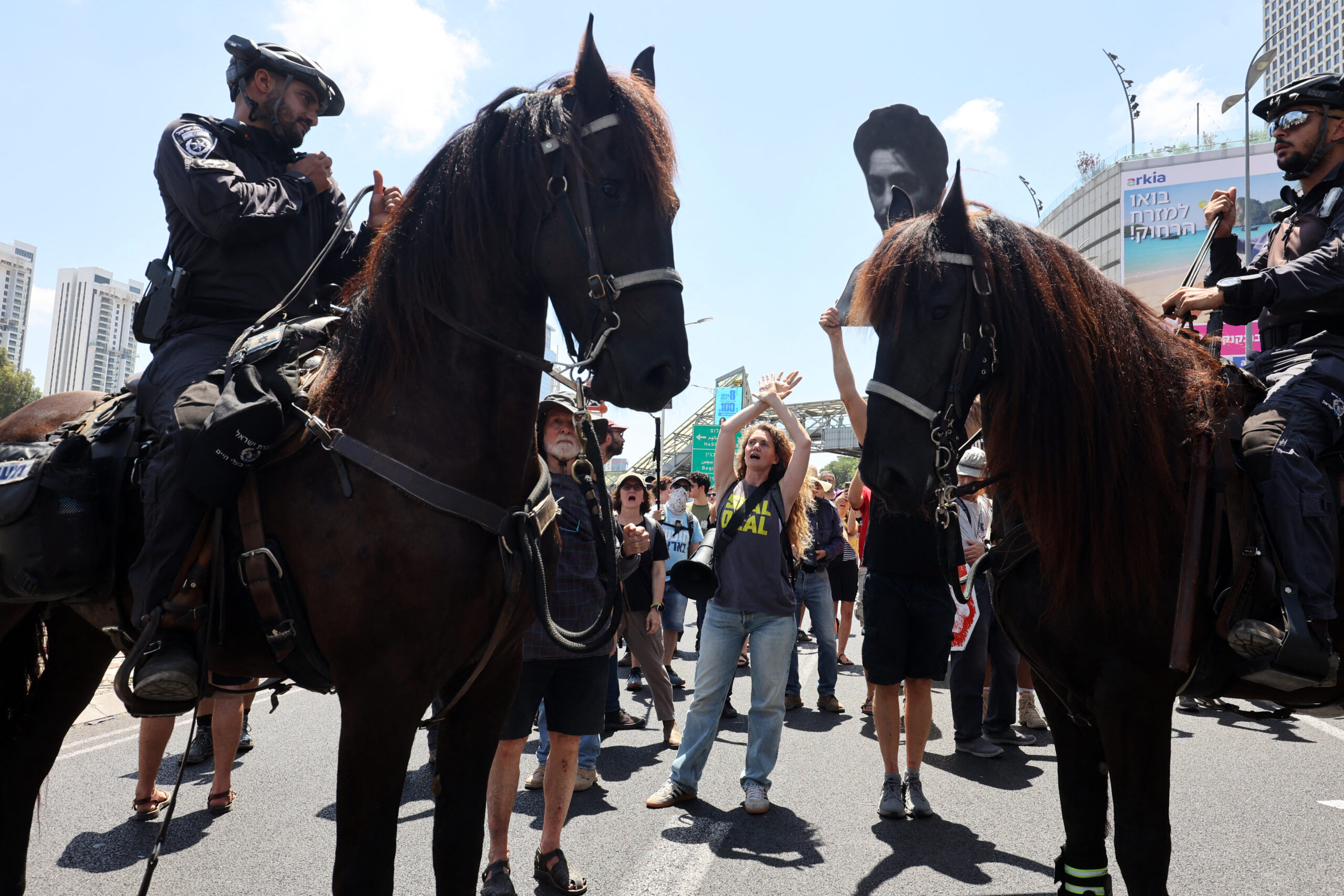 Israele, lo "sciopero per la pace" sfida il governo fascista di Netanyhau e Smotrich