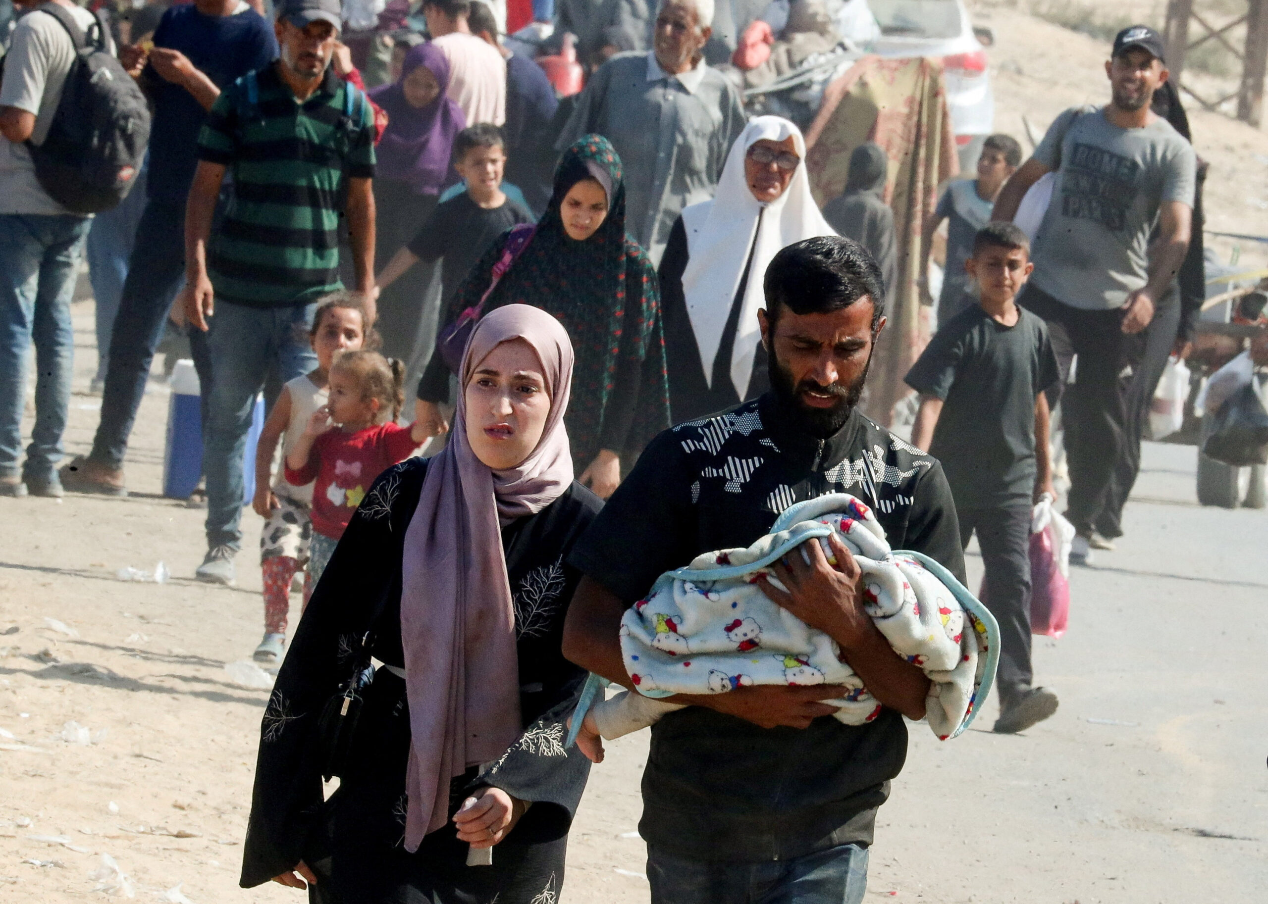 Raid israeliani su Gaza City: almeno 16 morti nella notte, tra le vittime donne e bambini