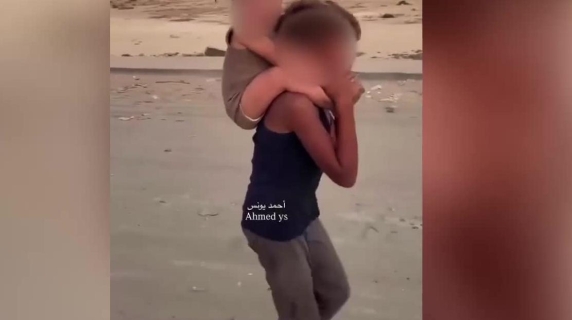 Il Tg1 oscura i volti dei bambini di Gaza: non per proteggerli, ma per nascondere i crimini di Israele