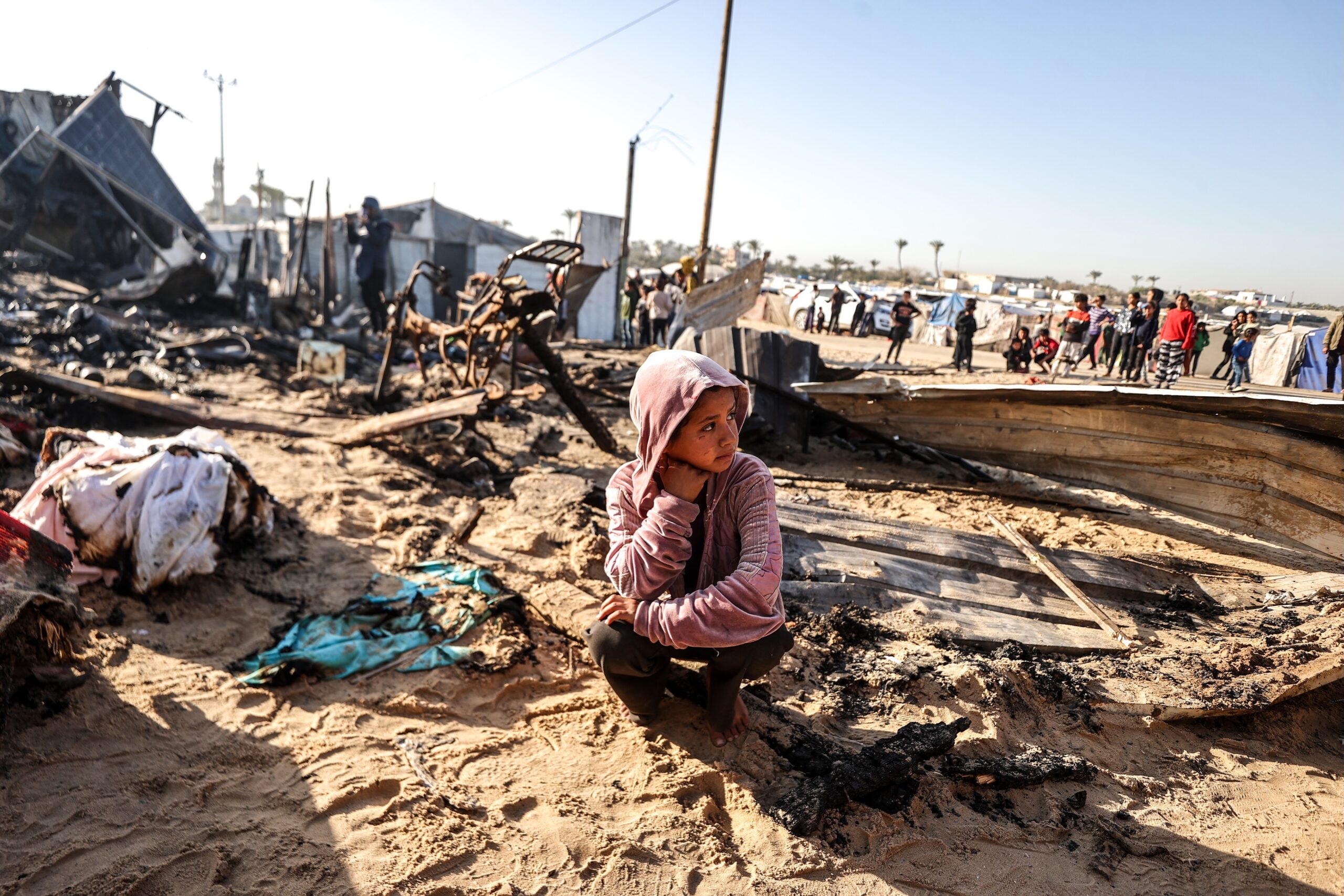 Israele continua i massacri a Gaza: almeno 21 morti dall’alba, fame ancora usata come arma di guerra