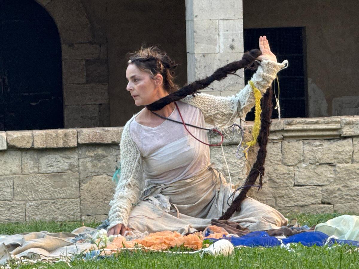 "Antigone non muore": Clara Galante reinventa il mito greco a Todi