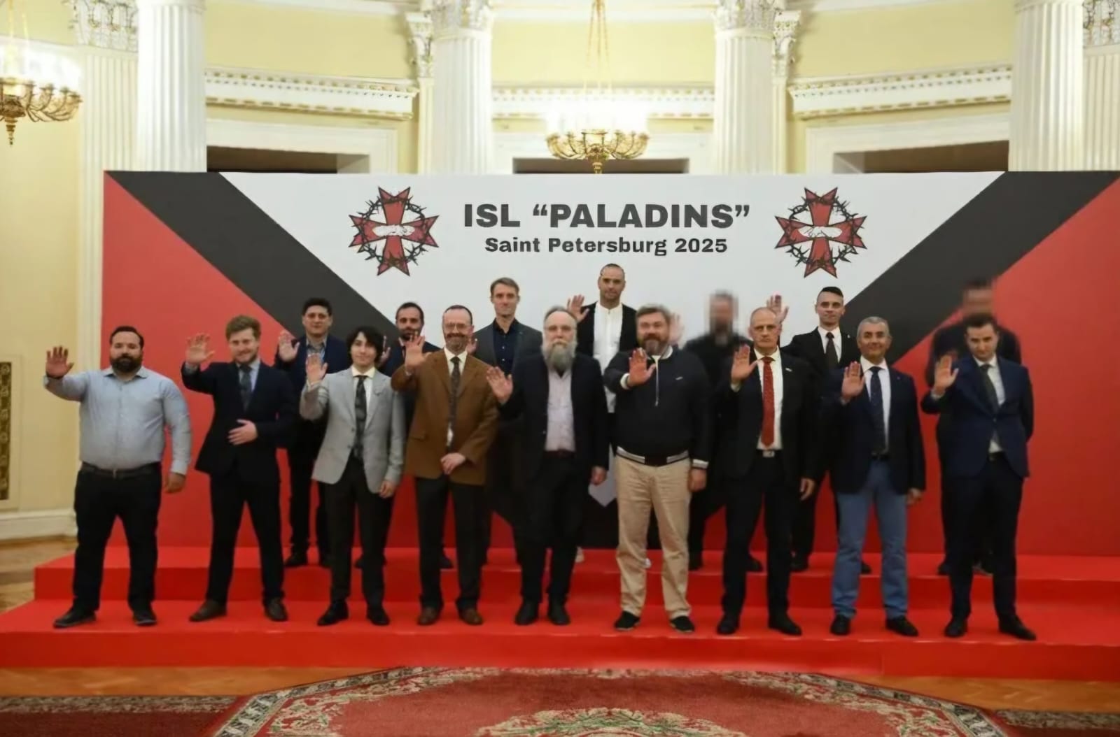 La feccia dell'estrema destra riunita a San Pietroburgo: c'erano pure italiani e fascisti spagnoli