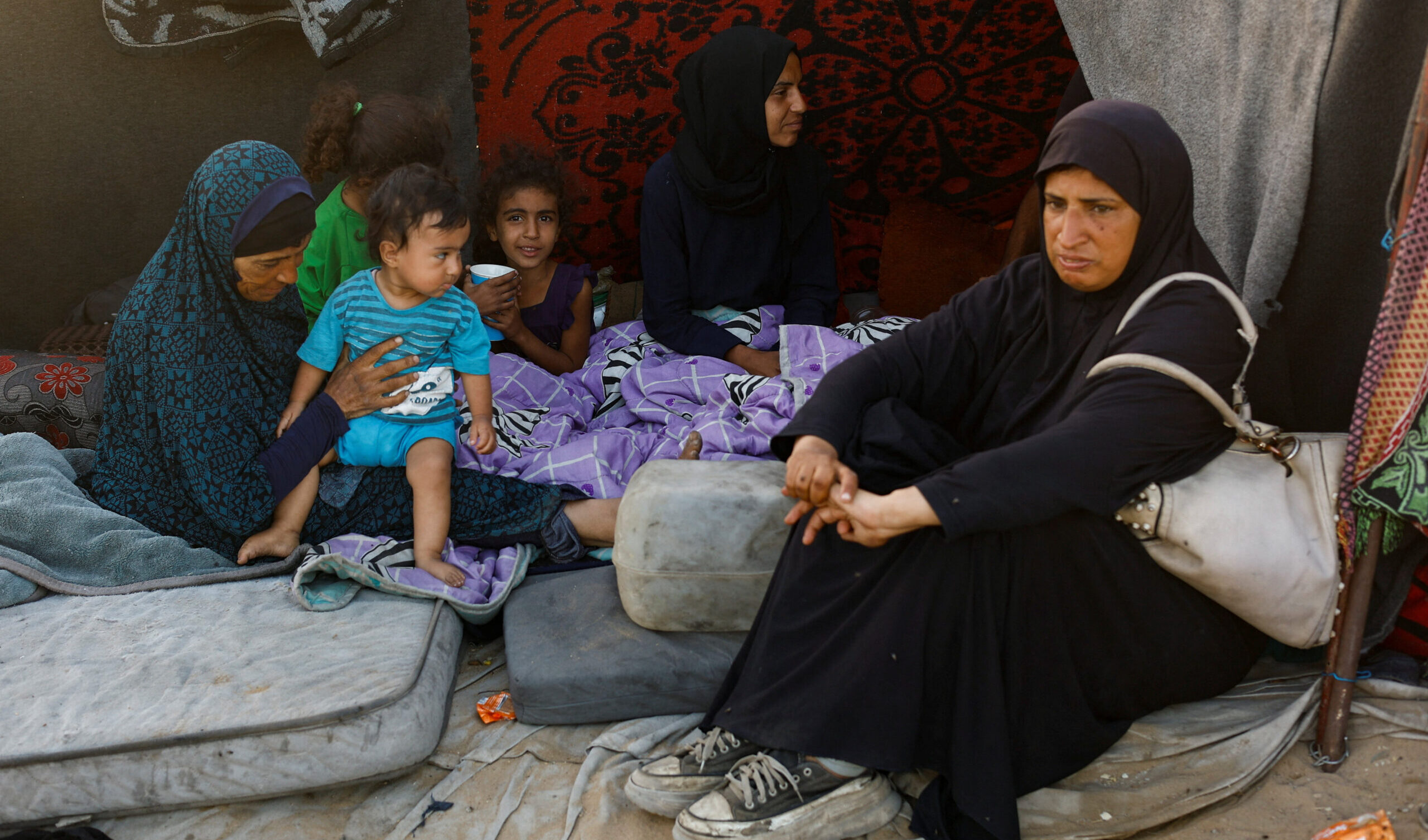 Israele continua a bombardare i palestinesi nonostante l'appello di Trump al cessate il fuoco: altre stragi