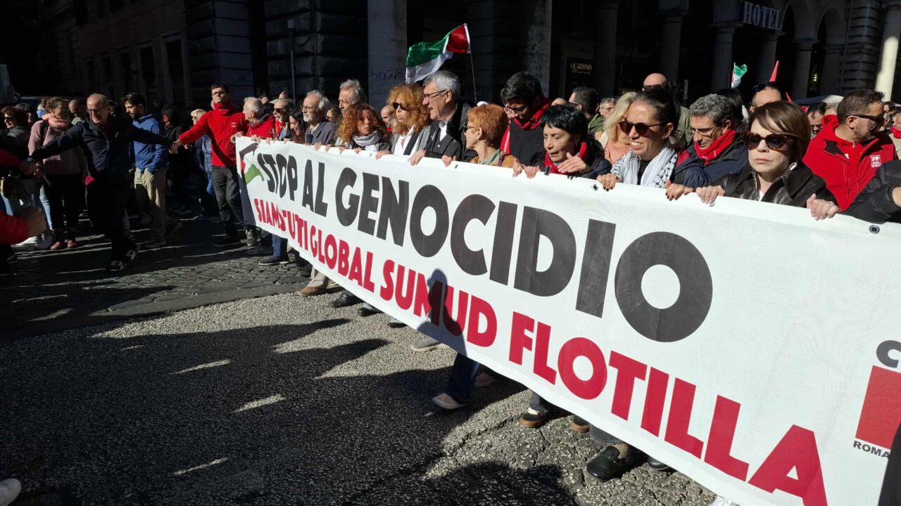 Le piazze si mobilitano ma gli attivisti della Flotilla si devono pagare il biglietto aereo per tornare in Italia