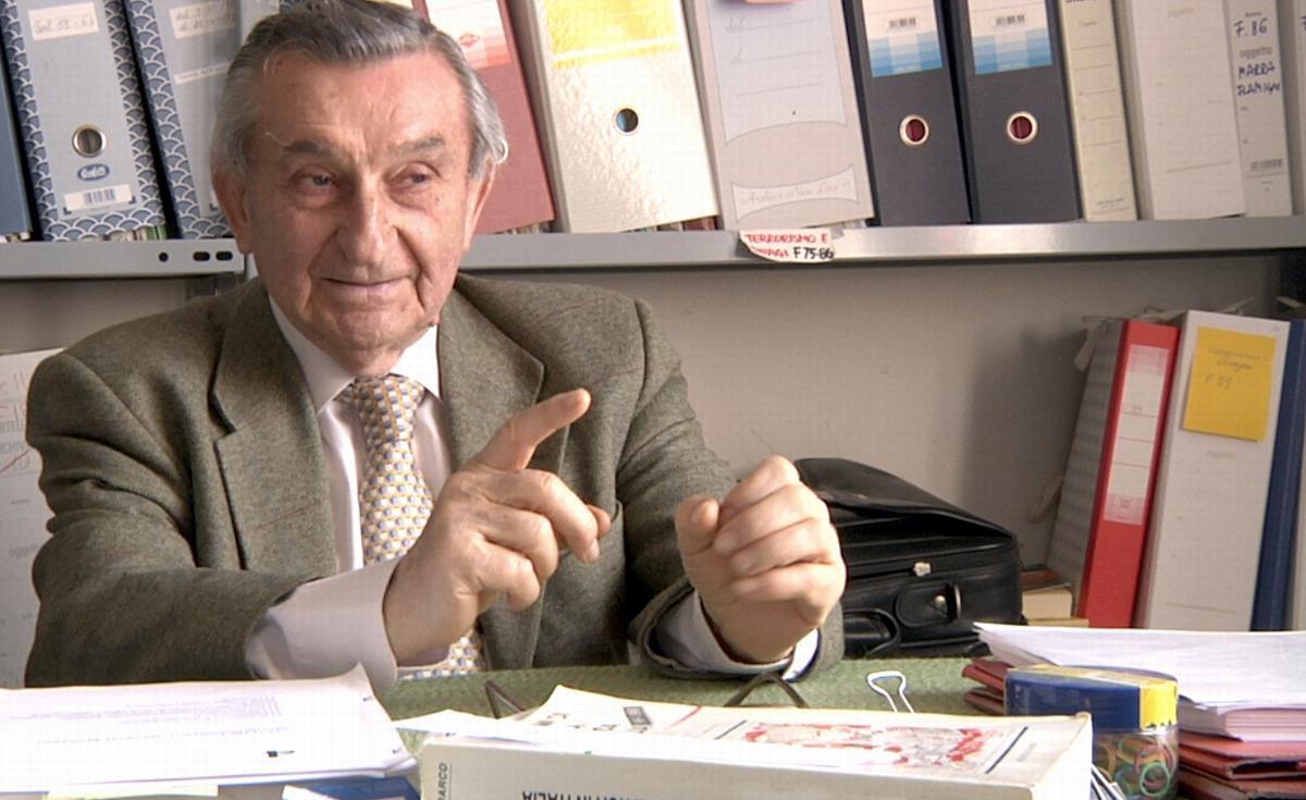 Sergio Flamigni, il comandante partigiano e parlamentare del Pci compie 100 anni: grazie per il tuo impegno