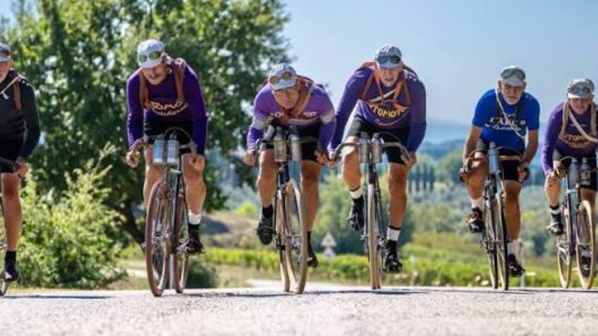 Correre “l’Eroica” con bici d’un tempo e la perenne passione per il ciclismo