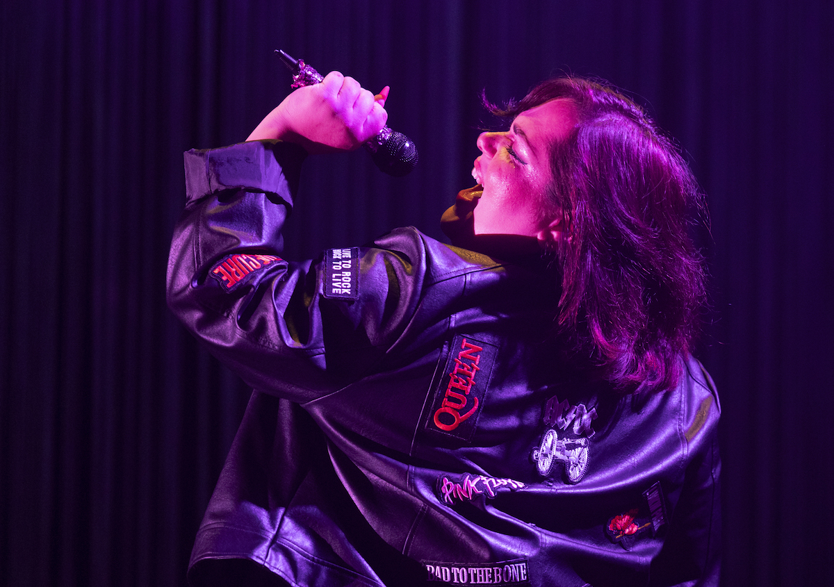 La diva del Bataclan: il trauma come performance nell’era digitale