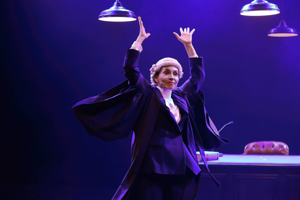 "Prima Facie" alla Sala Umberto: anatomia di una violenza legale