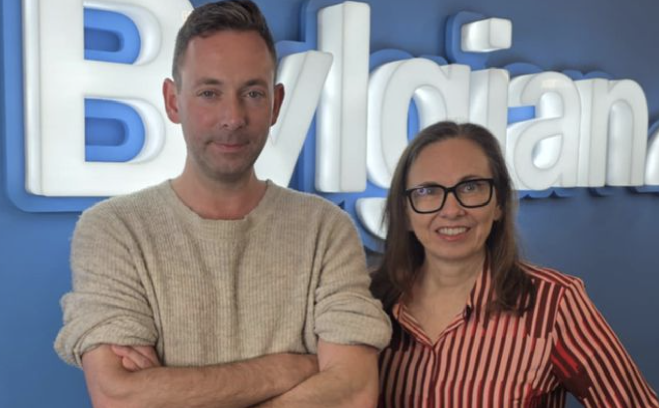 Un mistero tra ghiaccio e memoria collettiva, dove la politica incontra il noir in una Reykjavik piena di segreti