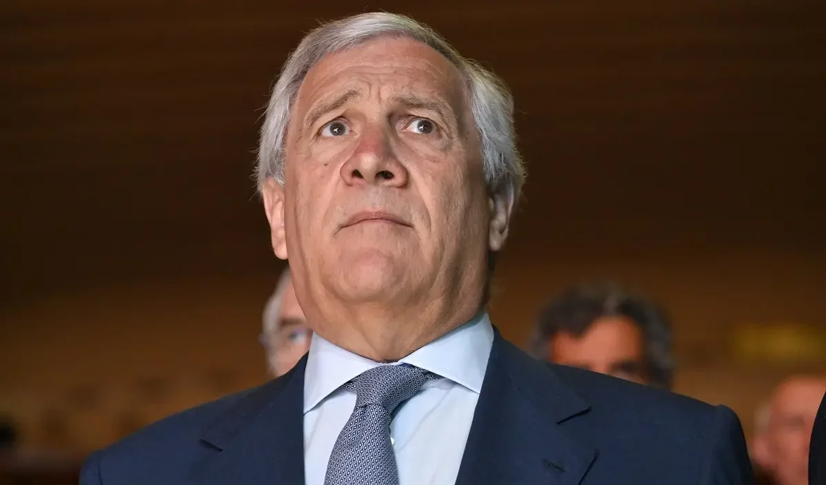 Perché è necessario chiedere le dimissioni di Antonio Tajani
