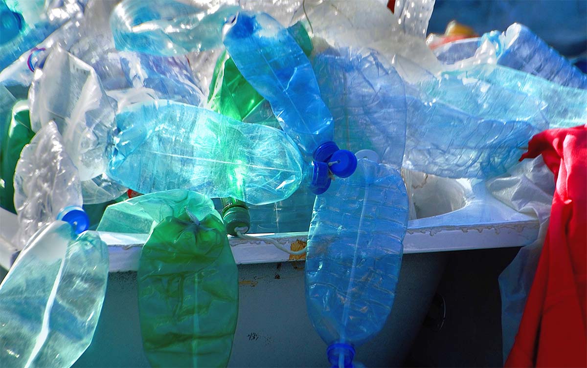 Riciclo plastica: cosa non funziona e cosa possono fare le aziende 