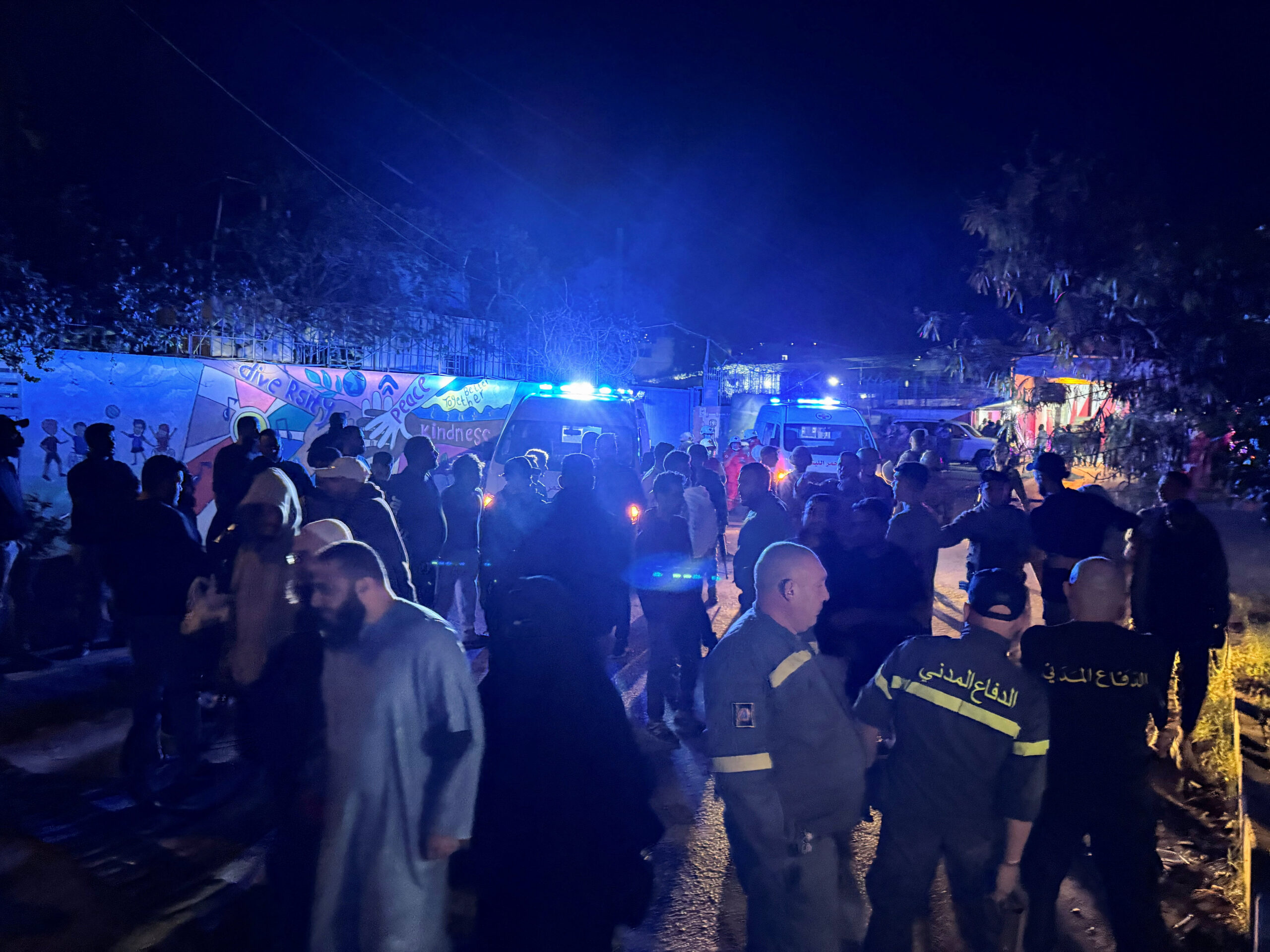 Raid israeliano contro un campo profughi in Libano: tredici morti e grave violazione del cessate il fuoco