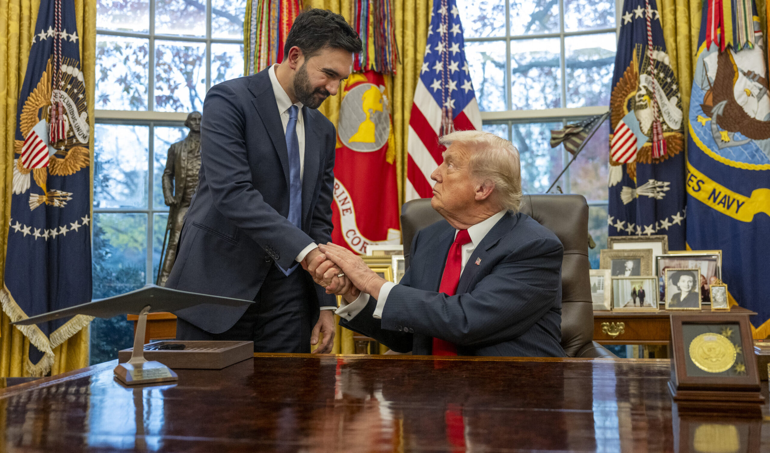 Mamdani conferma il suo giudizio su Trump nonostante il 'disgelo': "È un fascista"