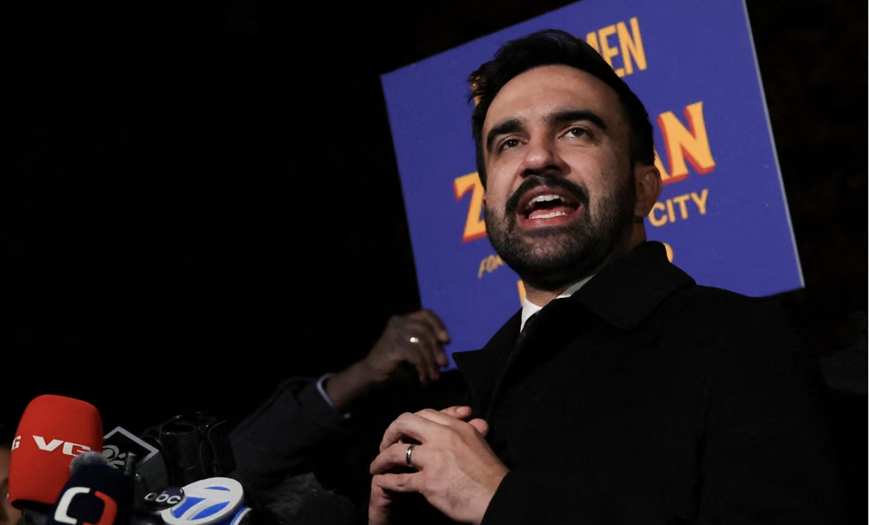 Mamdani trionfa a New York: la sinistra torna a crescere, crolla Cuomo e l’America progressista rialza la testa