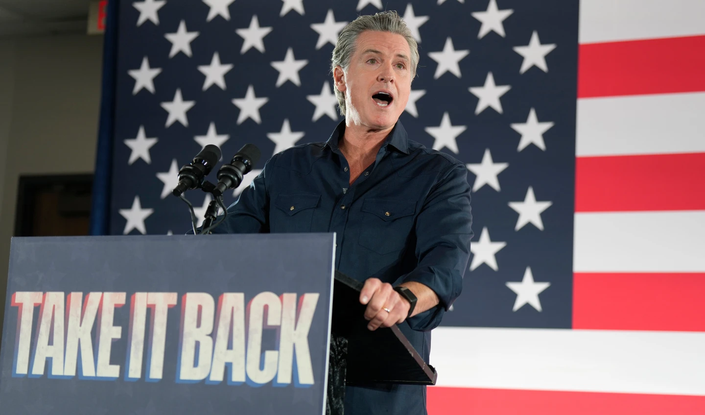 Trump vuole bloccare la legge sui collegi della California, ma non ha obiettato per la stessa misura in Texas