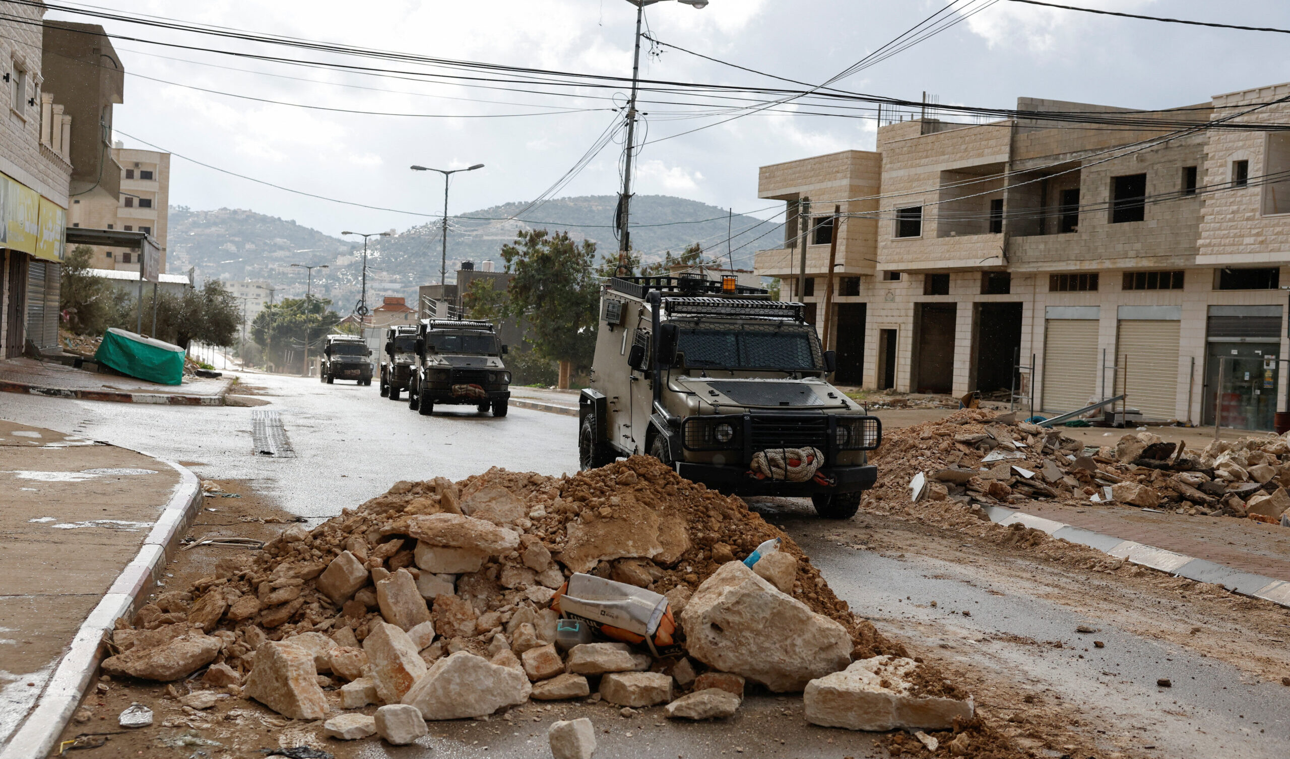 Le forze israeliane assaltano Qabatiya: arresti di massa e sgomberi forzati per i palestinesi