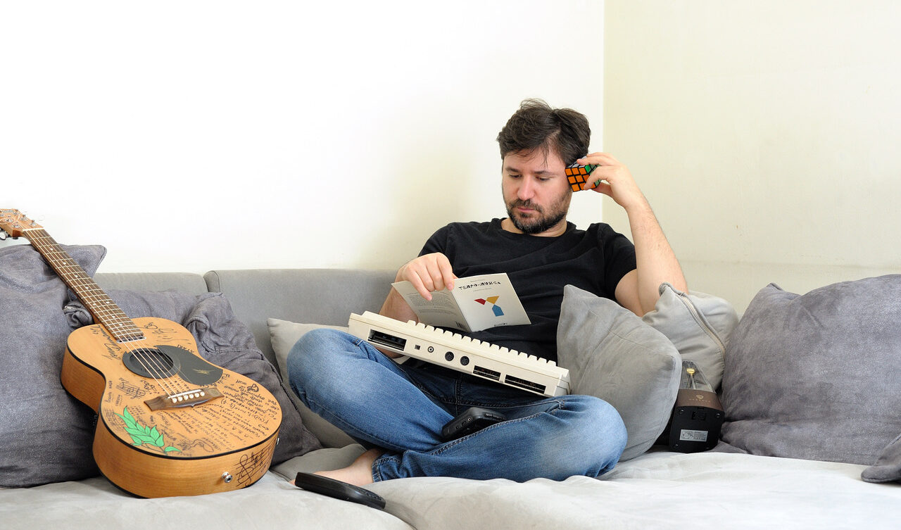 caruso “L’algoritmo della musica”, un libro per capirne di più sull’intelligenza artificiale applicata alla sette note.