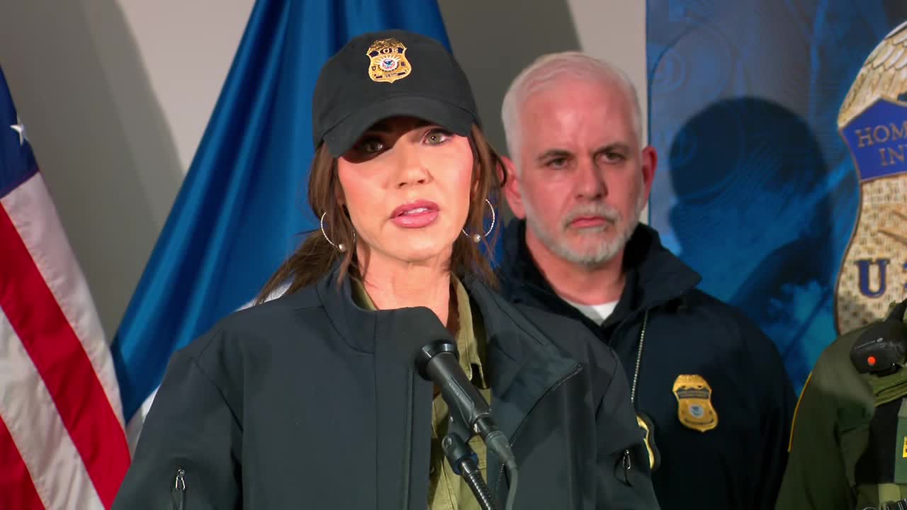 Noem parla di “terrorismo interno” per giustificare l’uccisione di una donna: la disumanità nell'era di Trump Noem parla di “terrorismo interno” per giustificare l’uccisione di una donna: la disumanità nell'era di Trump