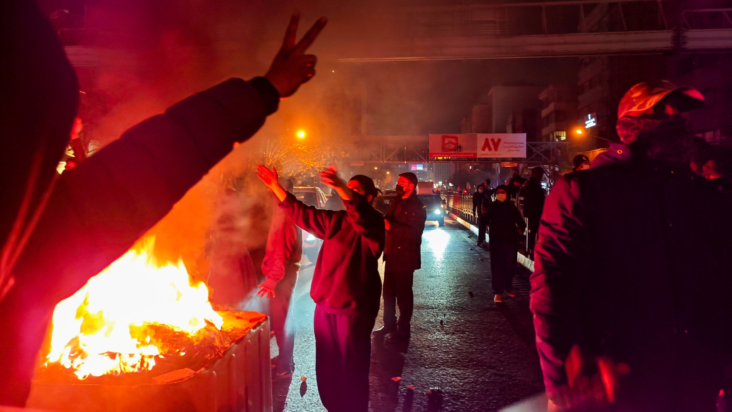 Khamenei vacilla dopo 37 anni: i bazarì abbandonano la Guida, restano (per ora) solo Pasdaran e clero sciita Khamenei vacilla dopo 37 anni: i bazarì abbandonano la Guida, restano (per ora) solo Pasdaran e clero sciita