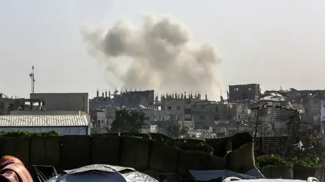 Gaza, Israele bombarda ancora gli sfollati palestinesi: 4 quattro morti e 3 feriti Gaza, Israele bombarda ancora gli sfollati palestinesi: 4 quattro morti e 3 feriti