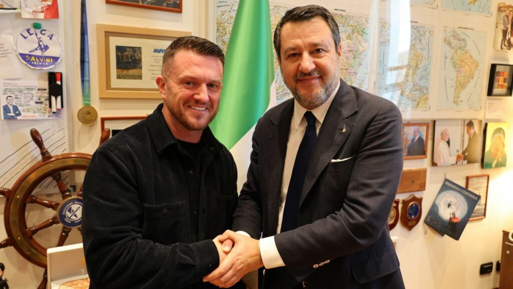 Salvini riceve il nazista Tommy Robinson, condannato per droga, frodi e stalking Salvini riceve il nazista Tommy Robinson, condannato per droga, frodi e stalking