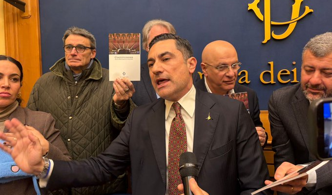 L'occupazione occupa l'aula: sventata la provocazione nazi-fascista a Montecitorio