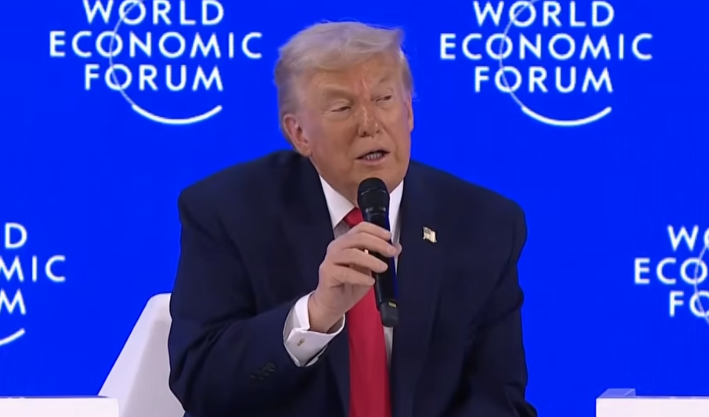 Trump, delirio, minacce e elogi a Putin con messaggio mafioso: se non avrà la Groenlandia se ne ricorderà Trump, delirio, minacce e elogi a Putin con messaggio mafioso: se non avrà la Groenlandia se ne ricorderà