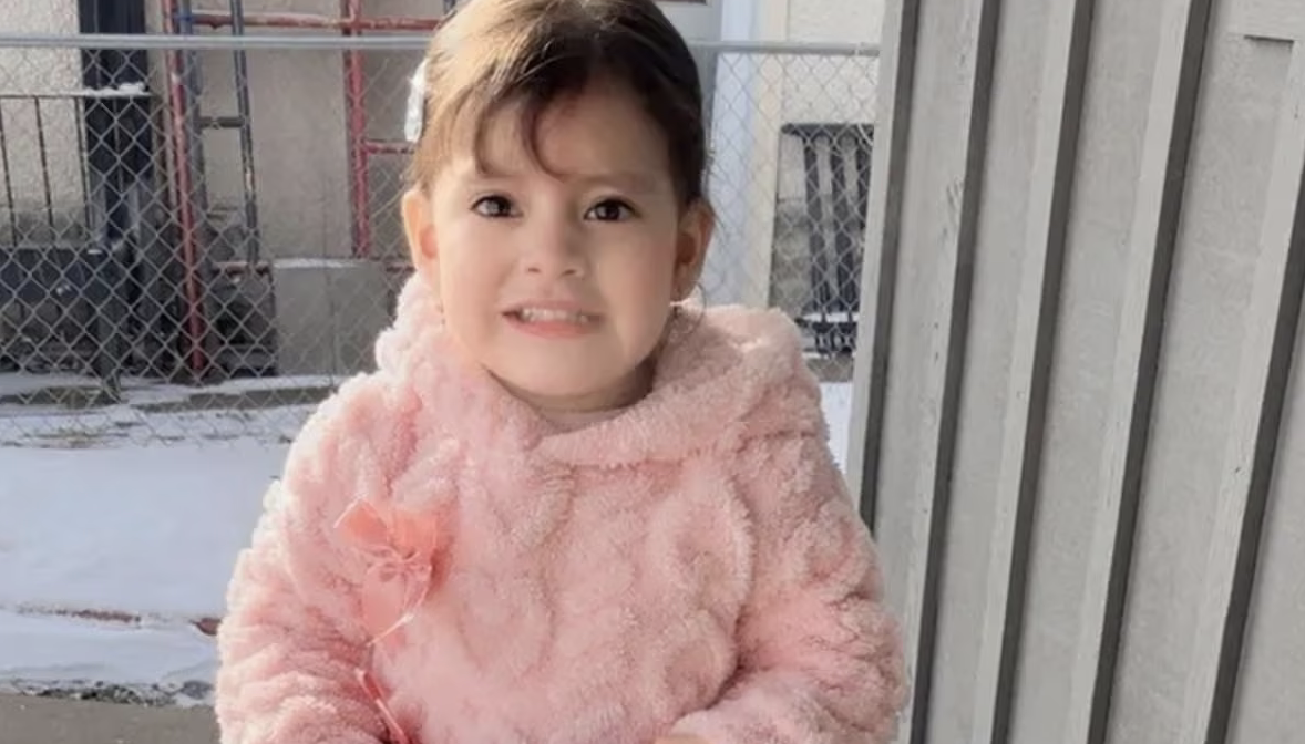 Trump, depravazione al potere: agenti dell’immigrazione fermano una bambina di due anni in Minnesota