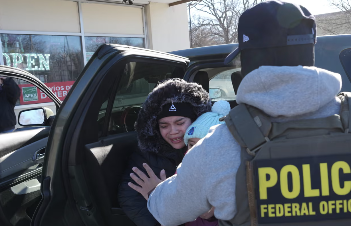 Alex Pretti: ucciso con dieci colpi di pistola sparati non da uno ma da due agenti Ice