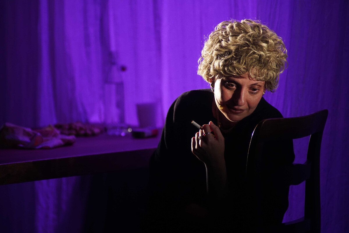 Serena Balivo in La morte ovvero il pranzo della domenica ph. Angelo Maggio – recensione di Alessia de Antoniis Serena Balivo in La morte ovvero il pranzo della domenica ph. Angelo Maggio - recensione di Alessia de Antoniis