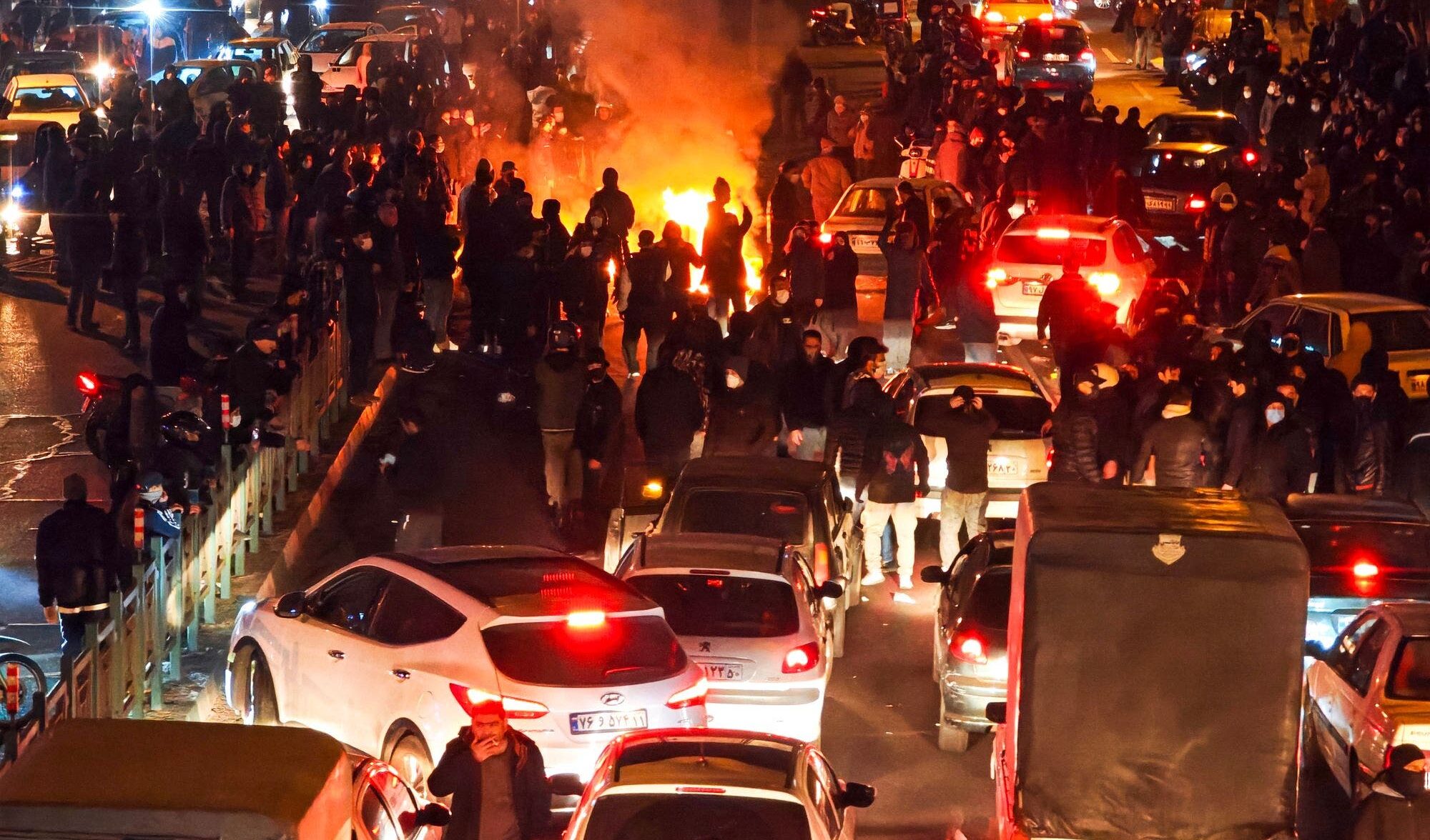 Perché la sinistra (in particolare le donne) deve scendere in piazza a sostegno del popolo iraniano