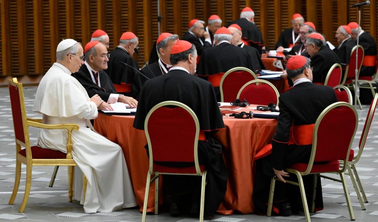 Leone XIV imprime una svolta sinodale al pontificato: ascolto, discernimento e Vaticano II bussola per Chiesa Leone XIV imprime una svolta sinodale al pontificato: ascolto, discernimento e Vaticano II bussola per Chiesa