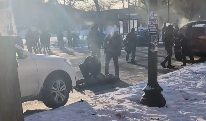 L'Ice uccide ancora a Minneapolis: in sette contro un uomo disarmato che cercava solo di divincolarsi