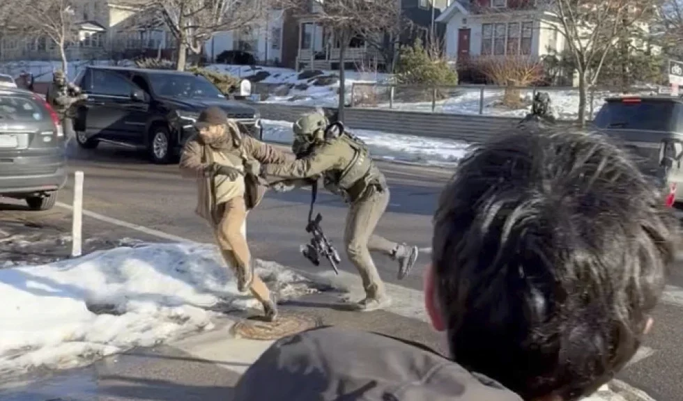 Undici giorni prima della morte Alex Pretti fu aggredito da agenti federali a Minneapolis durante una protesta Undici giorni prima della morte Alex Pretti fu aggredito da agenti federali a Minneapolis durante una protesta