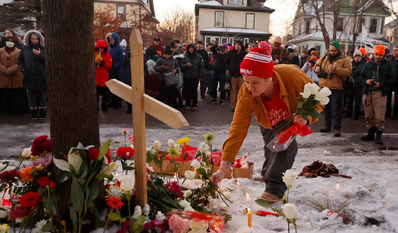 Minneapolis, uccisa una donna durante i raid anti-immigrati: i video inchiodano la ferocia degli agenti di Trump Minneapolis, uccisa una donna durante i raid anti-immigrati: i video inchiodano la ferocia degli agenti di Trump