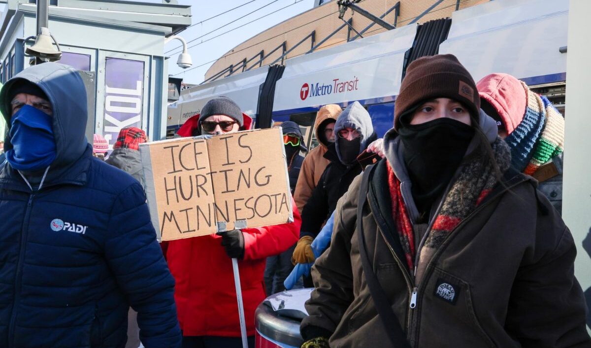 L’amministrazione Trump arresta e minaccia rifugiati già ammessi legalmente negli Stati Uniti L’amministrazione Trump arresta e minaccia rifugiati già ammessi legalmente negli Stati Uniti