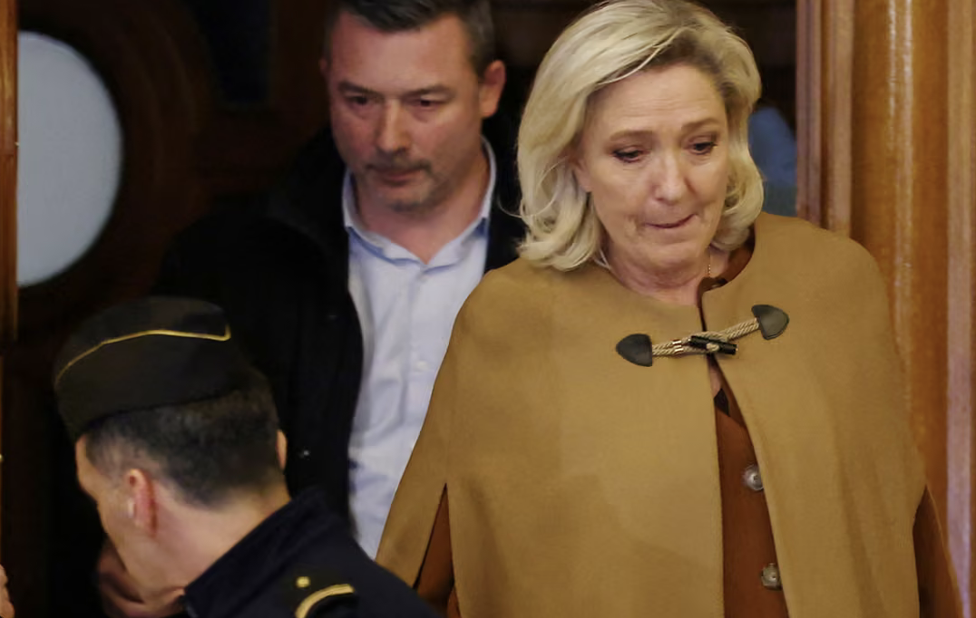 Appropriazione indebita: i procuratori chiedono la conferma l’interdizione di cinque anni per Marine Le Pen
