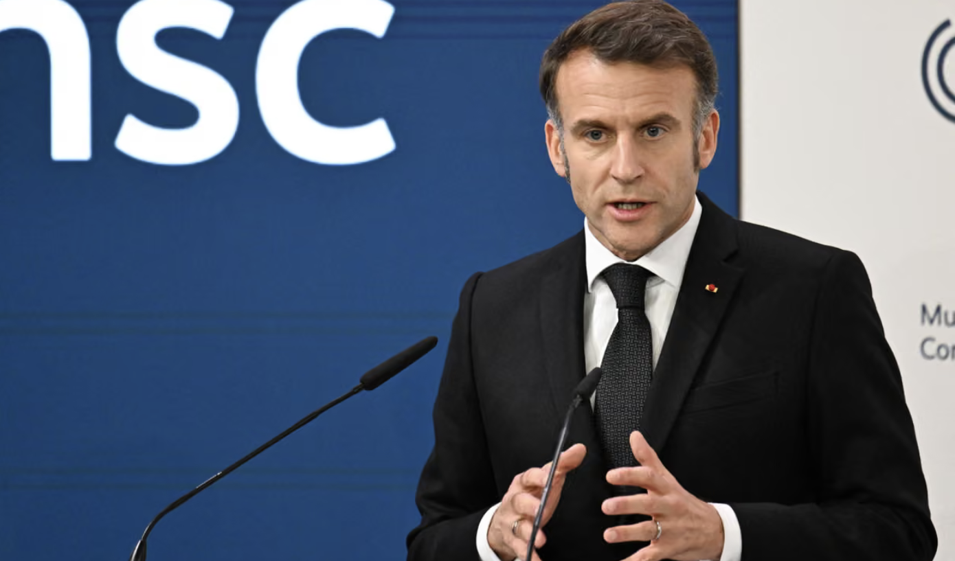 Groenlandia e Ucraina: Macron attacca Trump senza nominarlo