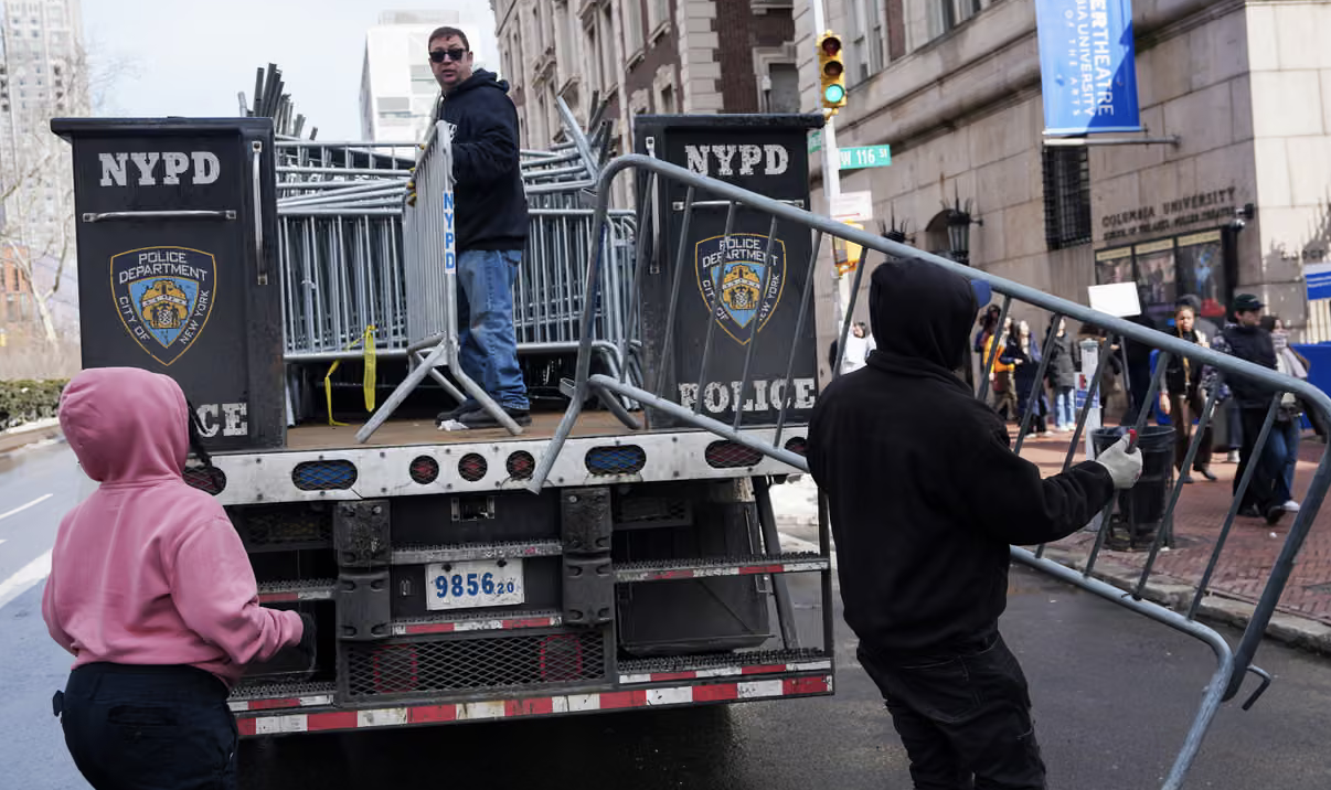 Agenti Ice entrano con l'inganno nella Columbia University per arrestare una studentessa: polemiche