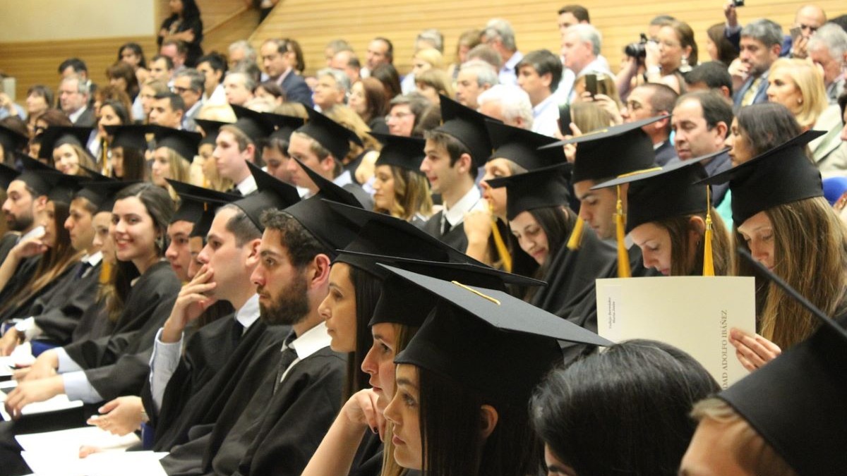 Più donne laureate, ma con maggiori ostacoli su stipendio e carriera 