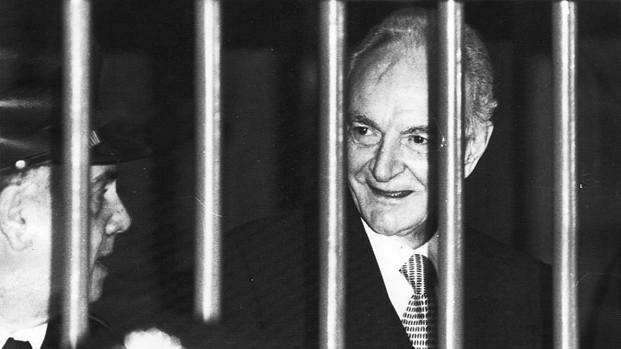 Michele Sindona, specchio del suo tempo Michele Sindona, specchio del suo tempo