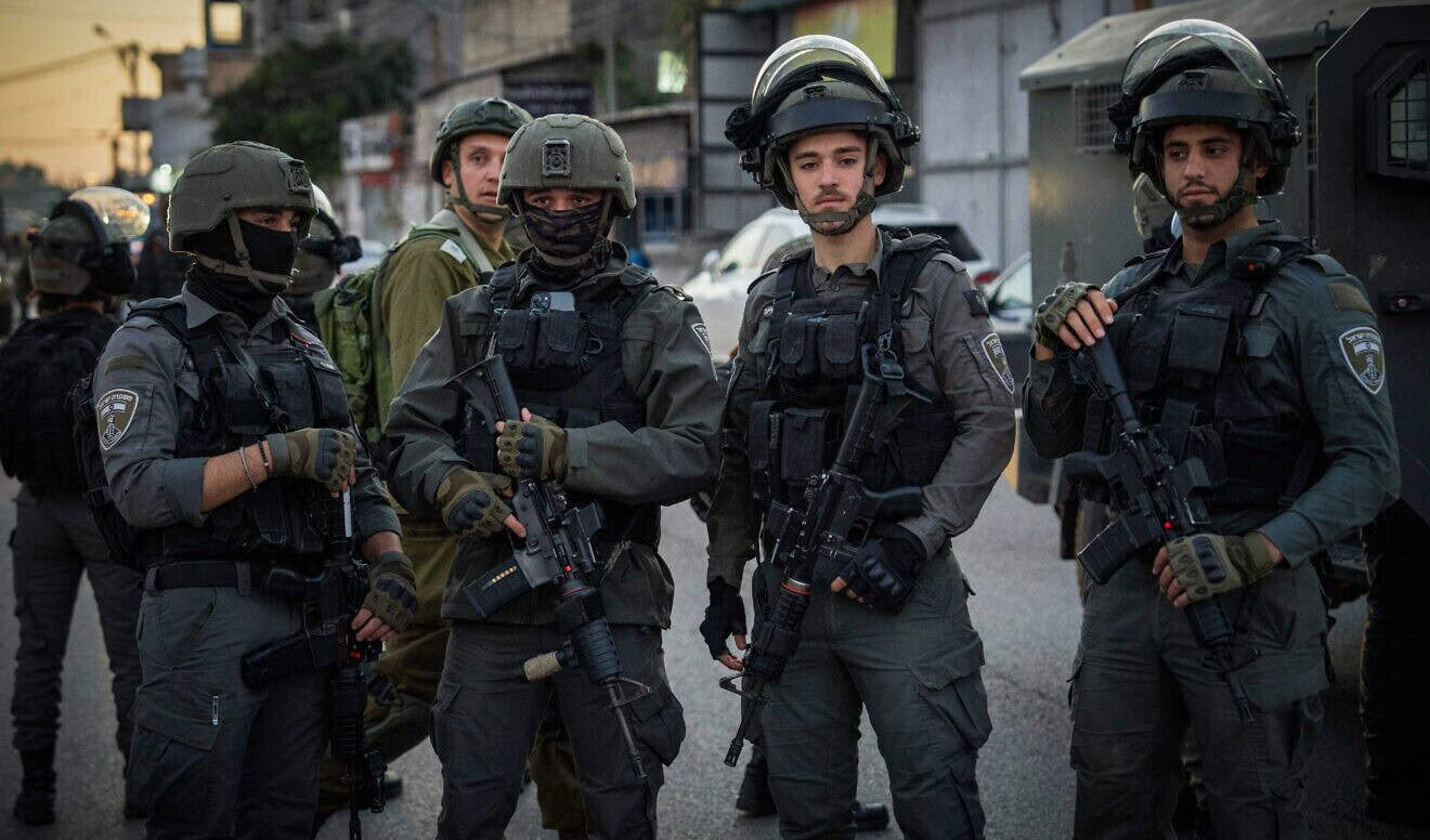 Ho protestato contro la guerra in Iran: la polizia israeliana mi ha picchiato, arrestato e perquisito senza vestiti